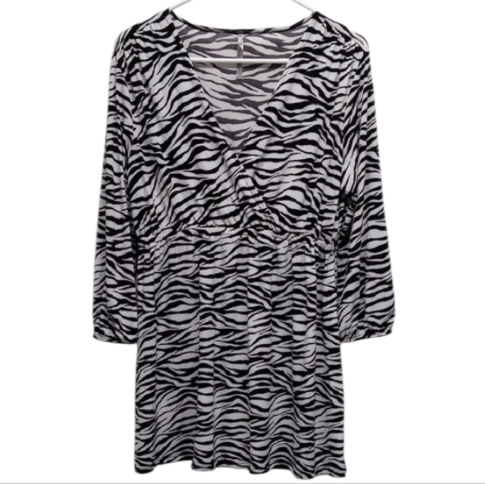 Carrie Allen Black And White Zebra Print V Neck Quarter Sleeve Blouse